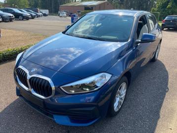 BMW 118i 11/2020 TOPSTAAT 2 jaar GARANTIE. NAVI,CARPLAY beschikbaar voor biedingen