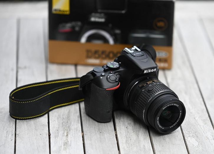 Nikon D5500 + 18-55 VR G2 + Flits, Audio, Tv en Foto, Fotocamera's Digitaal, Gebruikt, Spiegelreflex, Nikon, Ophalen