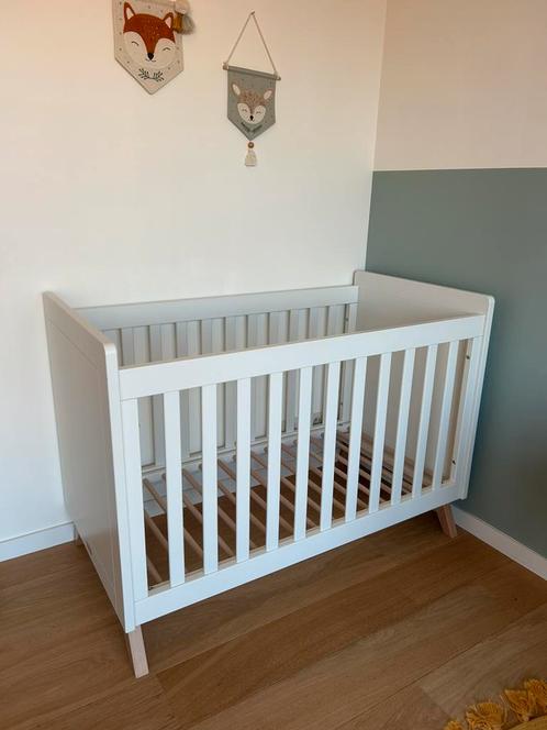 Babybedje Bopita + matras, Kinderen en Baby's, Kinderkamer | Complete kinderkamers, Zo goed als nieuw, Ophalen