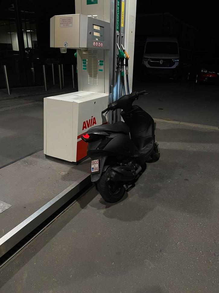 Piaggio zip 4t, Fietsen en Brommers, Brommeronderdelen | Scooters, Zo goed als nieuw, Piaggio, Cilinder, Ophalen