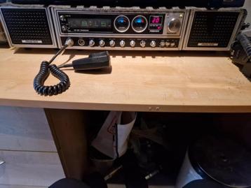 Madison met 2 speakers beschikbaar voor biedingen