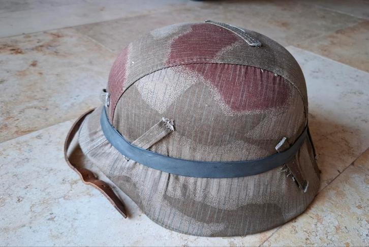 Duitse helm WW2 M42 gerestaureerd, Verzamelen, Militaria | Tweede Wereldoorlog, Ophalen of Verzenden