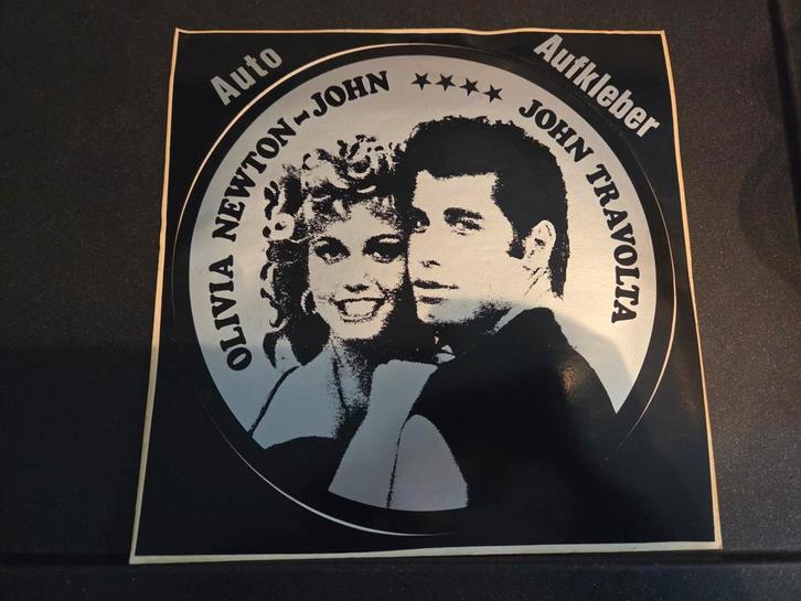 Grote sticker Olivia Newton John en John Travolt 20 diameter, Verzamelen, Muziek, Artiesten en Beroemdheden, Zo goed als nieuw