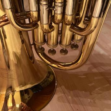 Bariton / tuba beschikbaar voor biedingen