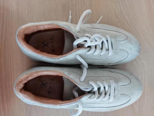 Beige leren damessneakers - P. 39, Kleding | Dames, Schoenen, Zo goed als nieuw, Sneakers, Beige, Ophalen of Verzenden