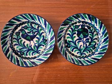 2 handbeschilderde faience borden – Spaans  potugees beschikbaar voor biedingen