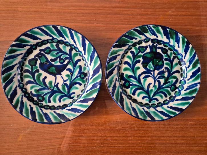 2 handbeschilderde faience borden – Spaans  potugees, Antiek en Kunst, Antiek | Porselein, Ophalen