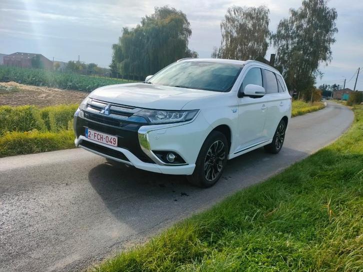 Mitsubishi outlander PHEV 2017 Reeds gekeurd voor verkoop, Autos, Mitsubishi, Particulier, Outlander, Caméra 360°, 4x4, ABS, Caméra de recul