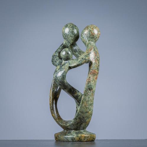 Beeld: Familiebeeld van drie personen, Antiek en Kunst, Kunst | Designobjecten, Ophalen of Verzenden