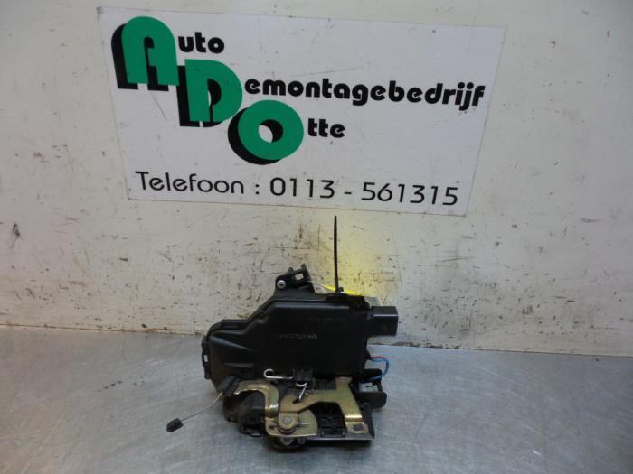 Serrure portière mécanique 4portes avant droite d'un Volks, Autos : Pièces & Accessoires, Carrosserie & Tôlerie, Volkswagen, Utilisé