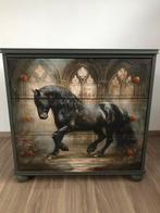 Kast gepimpt met paard, Enlèvement