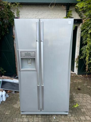 Amerikaanse koelkast met ijs en waterdispenser! beschikbaar voor biedingen
