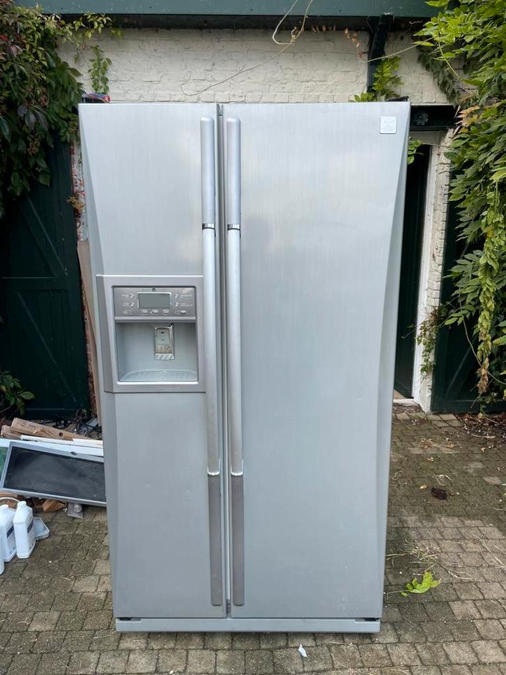 Amerikaanse koelkast met ijs en waterdispenser!, Elektronische apparatuur, Koelkasten en IJskasten, Gebruikt, Met aparte vriezer