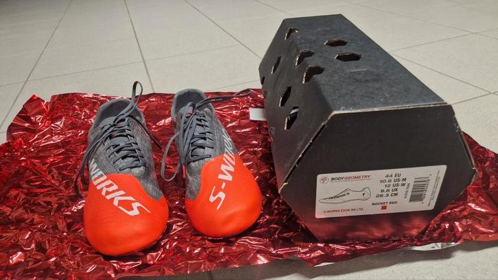 Specialized Exos 99 schoenen maat 44, Fietsen en Brommers, Fietsaccessoires | Fietskleding, Zo goed als nieuw, S, Ophalen of Verzenden