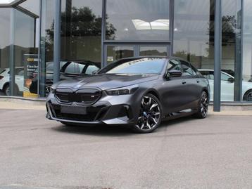 BMW i5 M60 xDrive / PANO / TRKHK / FULL - FROZEN BLACK! disponible aux enchères