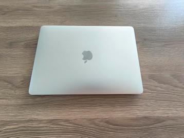 MacBook Air m1 beschikbaar voor biedingen
