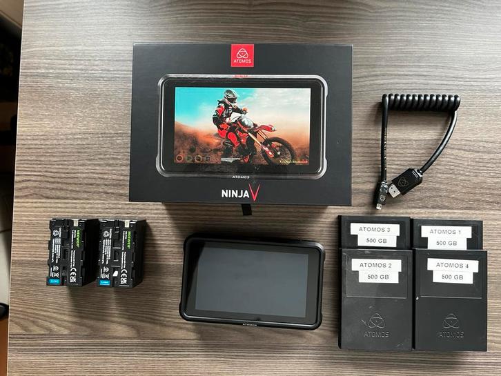 Atomos Ninja V + 4 SSD’s (500Gb), Audio, Tv en Foto, Videocamera's Digitaal, Zo goed als nieuw, Ophalen of Verzenden
