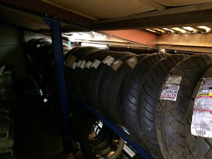 Stockverkoop van 19 inch motorbanden (tot 70% korting), Motoren, Accessoires | Overige, Nieuw, Ophalen of Verzenden