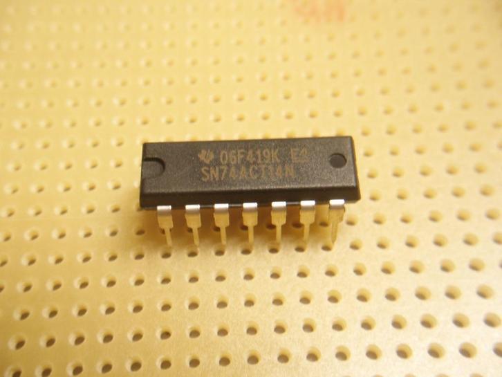 IC SN74ACT14N – Hex Schmitt Trigger Inverter (DIP), Hobby en Vrije tijd, Elektronica-componenten, Nieuw, Verzenden