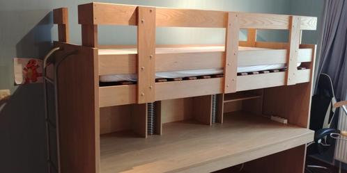Slaapkamer met stapelbedden, bureau, kledingkasten, boekenpl, Kinderen en Baby's, Kinderkamer | Stapelbedden en Hoogslapers, Zo goed als nieuw