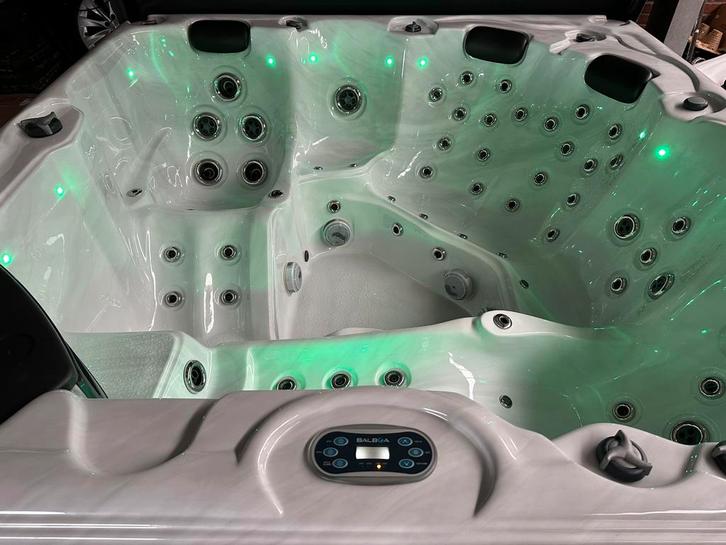 Jacuzzi Sunspa 6 personnes en excellent état, Jardin & Terrasse, Bains à remous et Spas, Comme neuf, Fixé, Couverture, Filtre