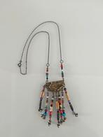 Etnische halsketting versierd met parels en hangers., Antiek en Kunst, Ophalen of Verzenden