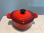 NIEUW Le Creuset hartje 20 cm kersenrood, Huis en Inrichting, Gietijzer, Nieuw, Ophalen of Verzenden, Keramische plaat