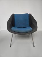 FM 04 van Cees Braakman voor Pastoe, Enlèvement