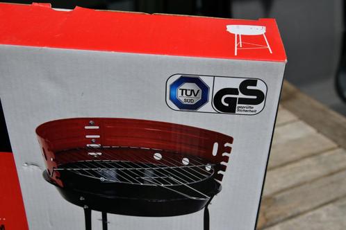 Houtskool Barbecue set bestaande uit 8 verschillende stuks, Tuin en Terras, Houtskoolbarbecues, Nieuw, Met accessoires, Ophalen