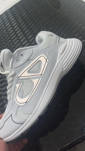 Dior b30 wit beschikbaar voor biedingen