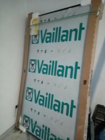 vaillant zonnepaneel auro therm  en verticale radiator beschikbaar voor biedingen