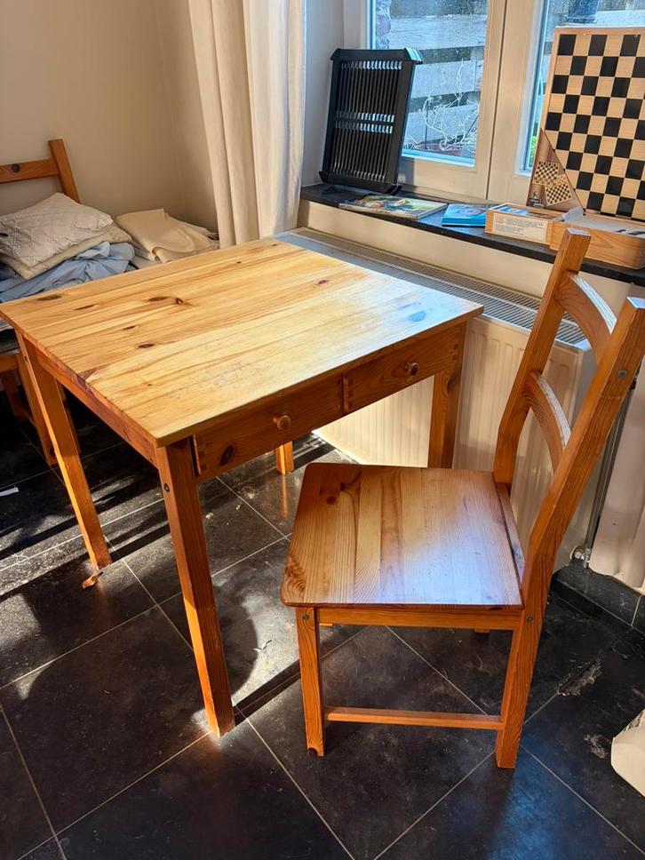 IKEA tafel met 2 stoelen en 2 krukken, Huis en Inrichting, Tafels | Eettafels, Gebruikt, Ophalen