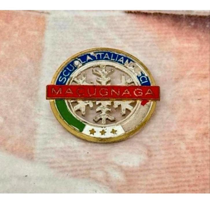Broche pin Italian Italie Ski school MACUGNAGA vintage Sci, Verzamelen, Speldjes, Pins en Buttons, Gebruikt, Sport, Ophalen of Verzenden