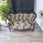 Victoriaanse salonbank – eind 19e eeuw
Sierlijke antieke can, Enlèvement, Poussière