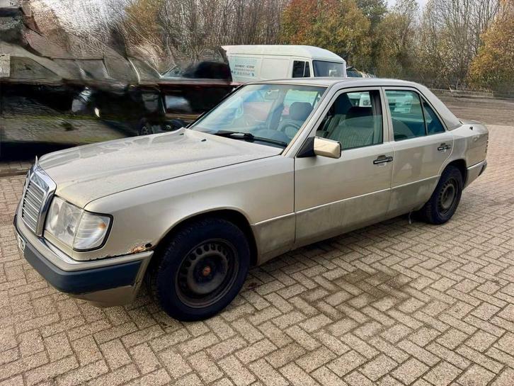 1993 Mercedes 250D Sedan - 5-cilinder diesel, Auto's, Mercedes-Benz, Bedrijf, 200-Serie, Diesel, Overige carrosserie, Handgeschakeld