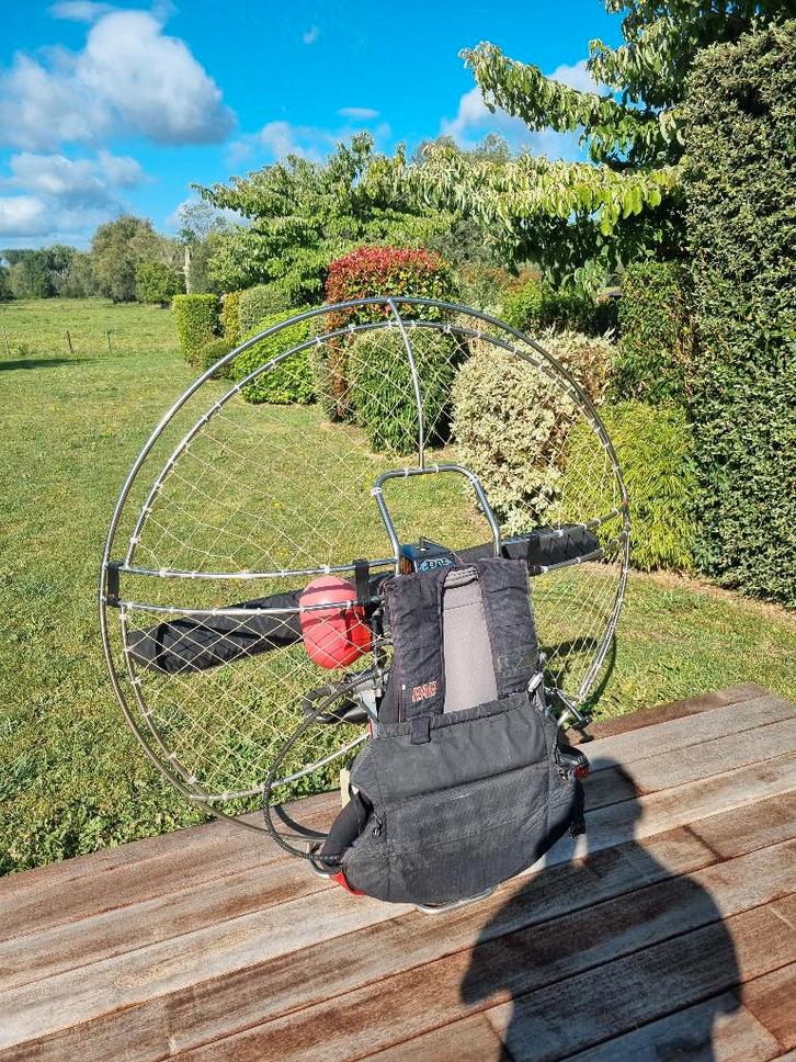 Paramoteur + Voiles + casques radio + matériel, Sports & Fitness, Vol à voile & Parapente, Utilisé, Paramoteur, Enlèvement