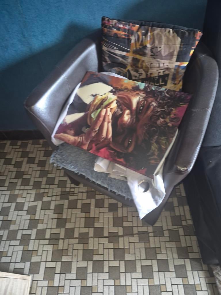 Fauteuil en skaie à donner, Enlèvement