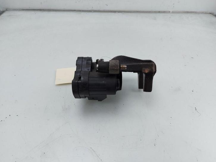 REMKLAUW RECHTS ACHTER Volkswagen Golf VIII (CD1), Auto-onderdelen, Remmen en Aandrijving, Volkswagen, Gebruikt