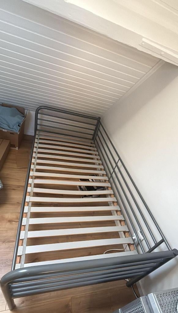 bed 90x200 metaal met lattenbodem, Huis en Inrichting, Slaapkamer | Bedden, Ophalen, 90 cm, Eenpersoons, Zo goed als nieuw