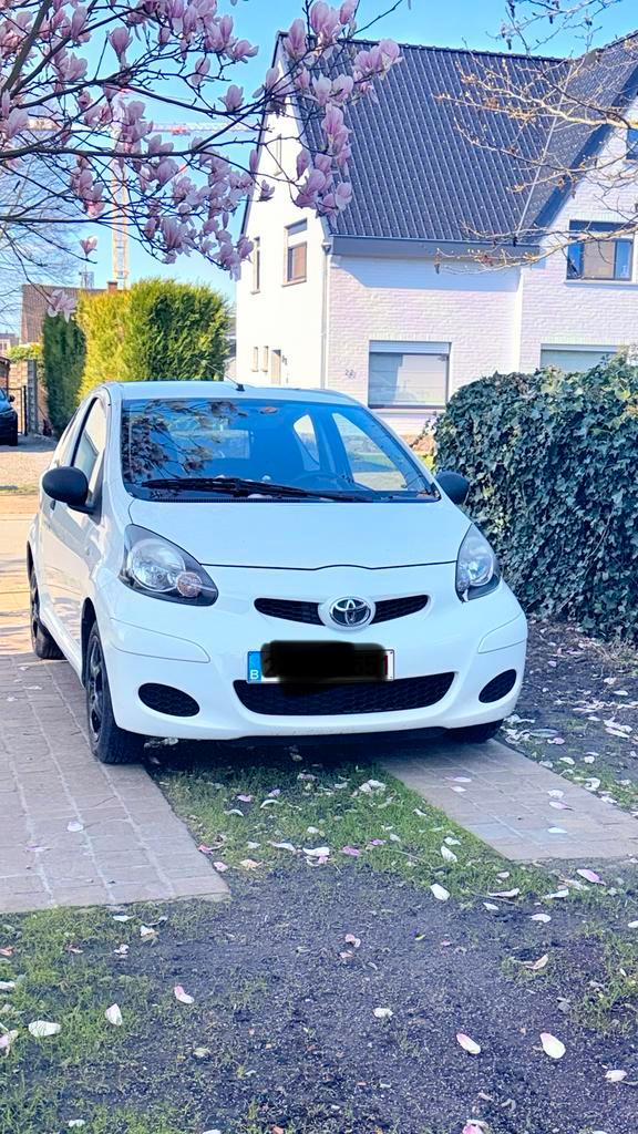 Toyota Caygo 2012 essence, Autos, Toyota, Particulier, Aygo, Essence, Euro 5, Coupé, 3 portes, Boîte manuelle, Blanc, Noir, Tissu