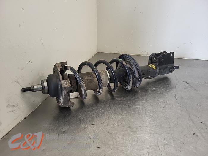 Schokdemperpoot links-voor van een Nissan Primastar, Gebruikt, -, -, Ophalen of Verzenden