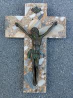 Kruis Jezus op granietsteen, met bronzen corpus., Verzamelen, Ophalen of Verzenden, Gebruikt, Christendom | Katholiek