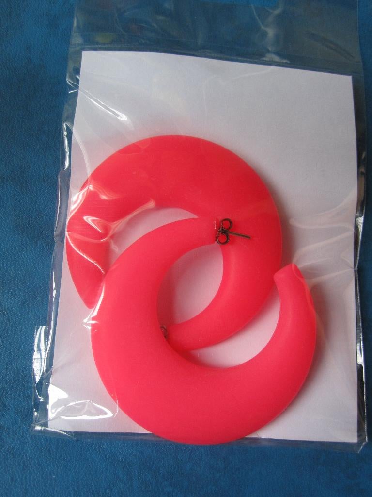 Roze stevige 3/4 oorbellen (NIEUW), Handtassen en Accessoires, Oorbellen, Overige materialen, Hangers, Nieuw, Ophalen of Verzenden