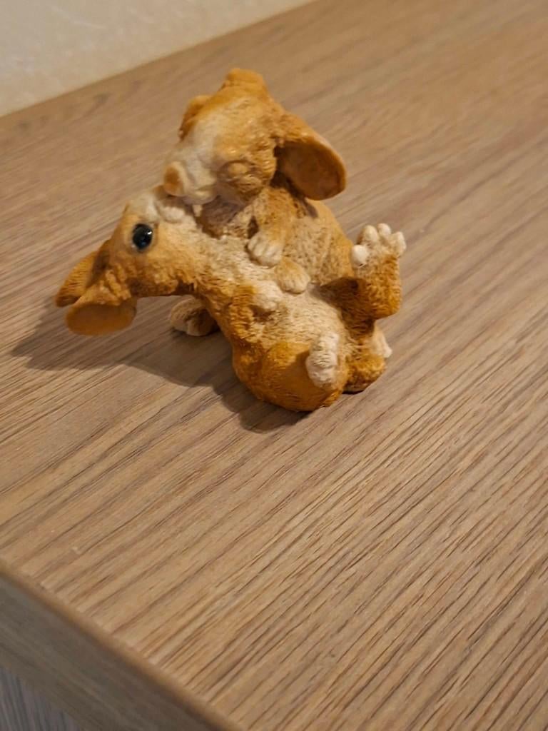 Castagna 1988 "Kissing Bunny Rabbits", Verzamelen, Beelden en Beeldjes, Zo goed als nieuw, Dier, Ophalen of Verzenden