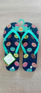 Tongs à motifs pointure 43/44 pour hommes, Vêtements | Hommes, Chaussures, Neuf, Enlèvement ou Envoi, Espadrilles et Mocassins