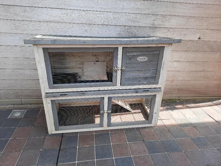 Konijnenhok, zéér weinig gebruikt. Goede staat.  80 euro., Animaux & Accessoires, Rongeurs & Lapins | Cages & Clapiers, Comme neuf