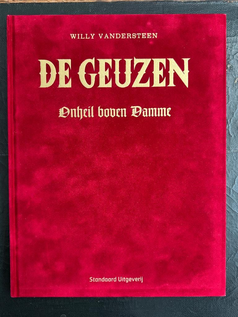 Geuzen Luxe6:Onheil boven Damme-Rood fluweel beperkte oplage, Willy Vandersteen, Eén stripboek, Nieuw, Ophalen of Verzenden