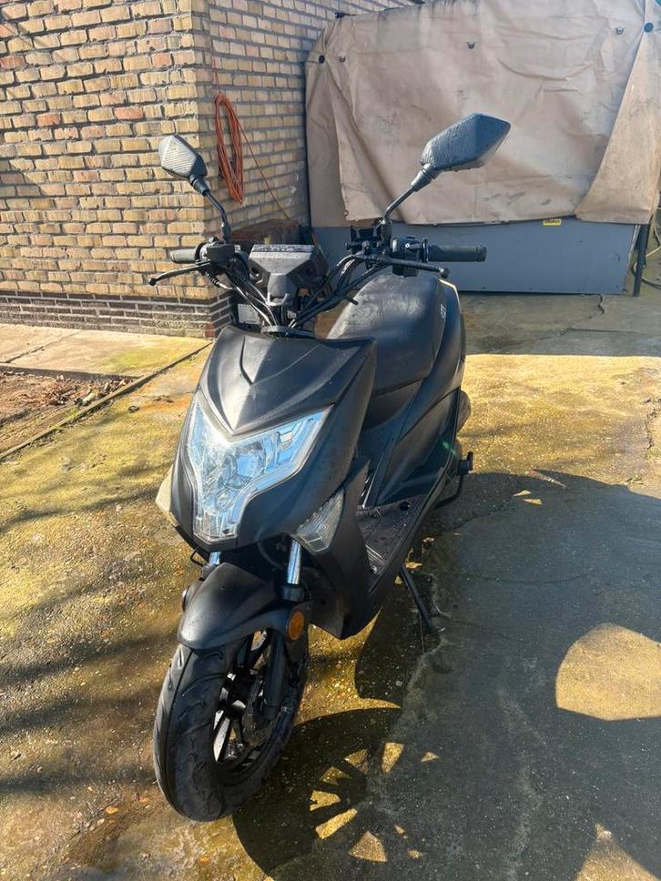 Brommer GTS Enzo Naked 2021 – 27.000 km, Fietsen en Brommers, Scooters | Piaggio, Ophalen