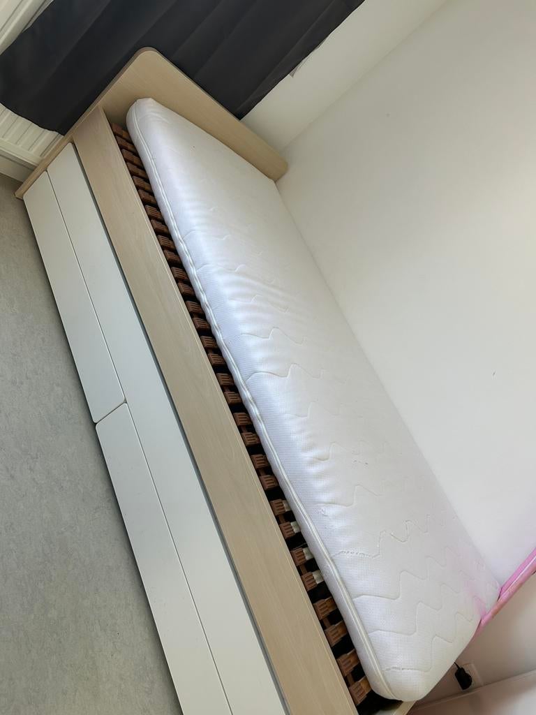 Uitschuifbare bed met 2 lades, Huis en Inrichting, Ophalen, Zo goed als nieuw, Eenpersoons