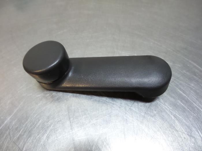 Manivelle de vitre d'un Opel Combo (Combo 02-), Autos : Pièces & Accessoires, Vitres & Accessoires, Opel, Utilisé, Enlèvement ou Envoi